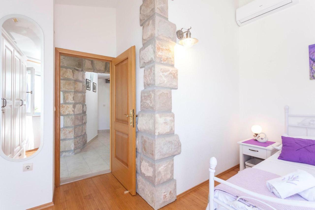 Holiday Home Lavanda Grubisic Tučepi Eksteriør billede